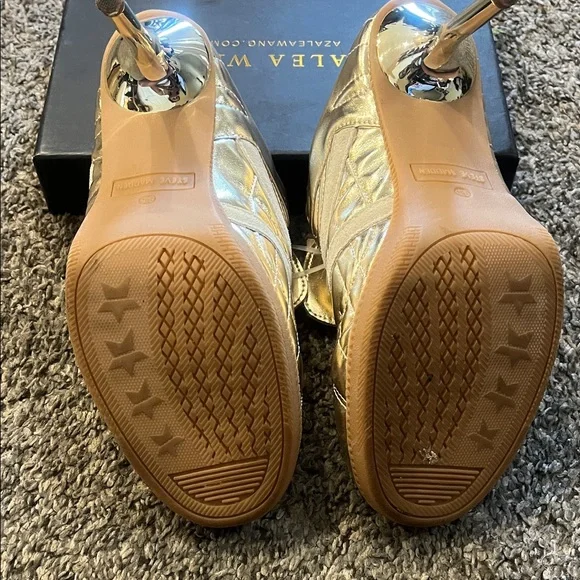 Steve Madden Metallic Gold Slip-On Clog Sneakers - Picture 4 of 4